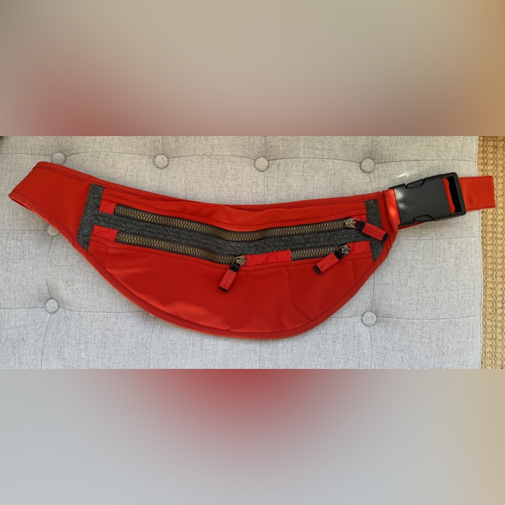 FRAUENSCHUH belt bag ski (cross body / fanny pack) in Red